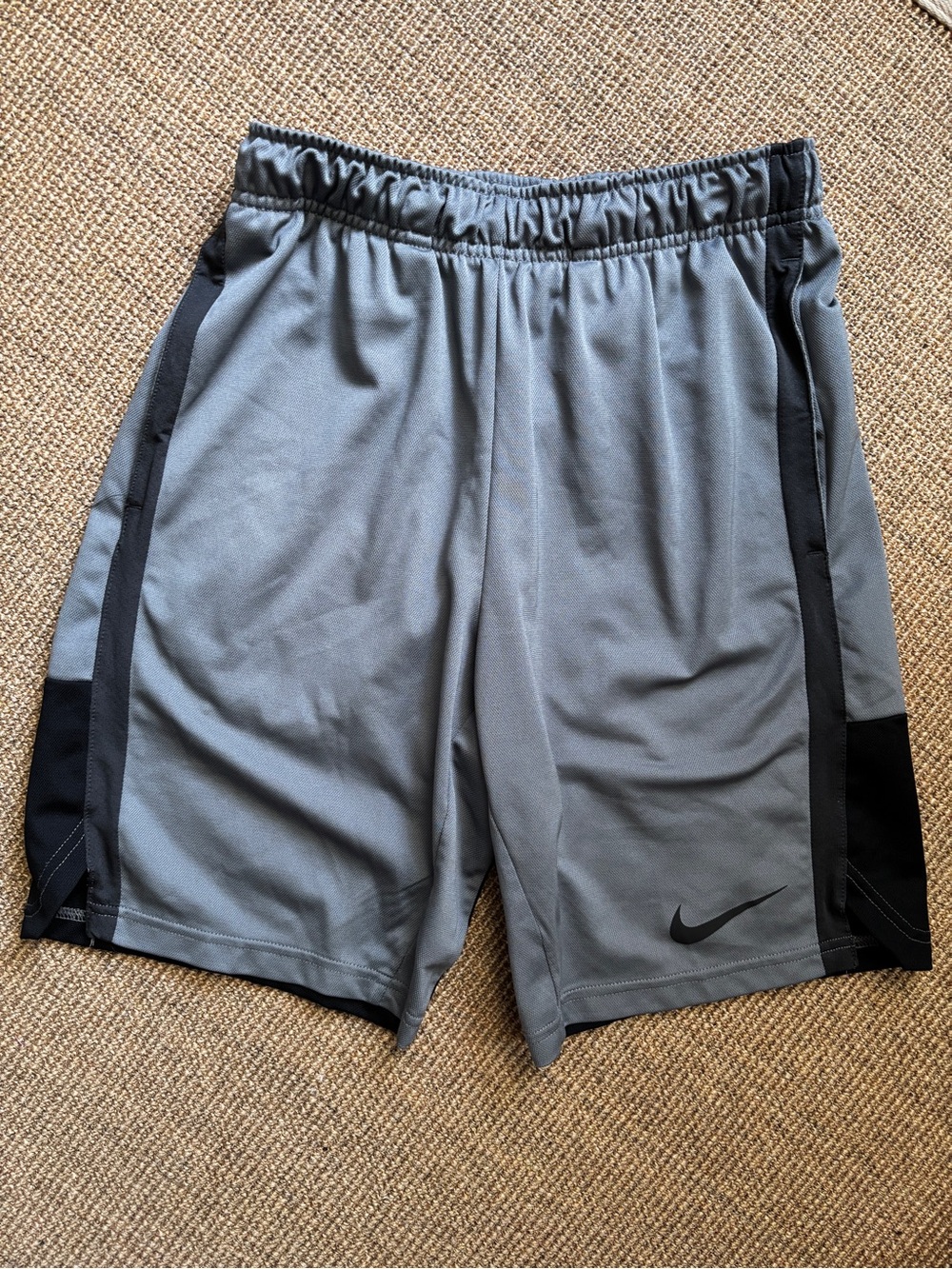 Nike Men’s Gray Shorts Size Small